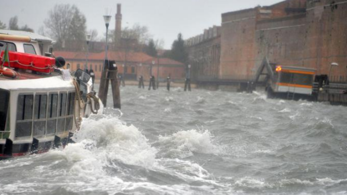 Στο έλεος της κακοκαιρίας και η Ιταλία: Υπερχείλιση ποταμών στο βόρειο τμήμα 